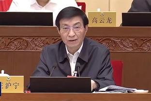 这……谢冬生马拉松夺冠冲线时冲线带被收起，中国香港田径总会致歉